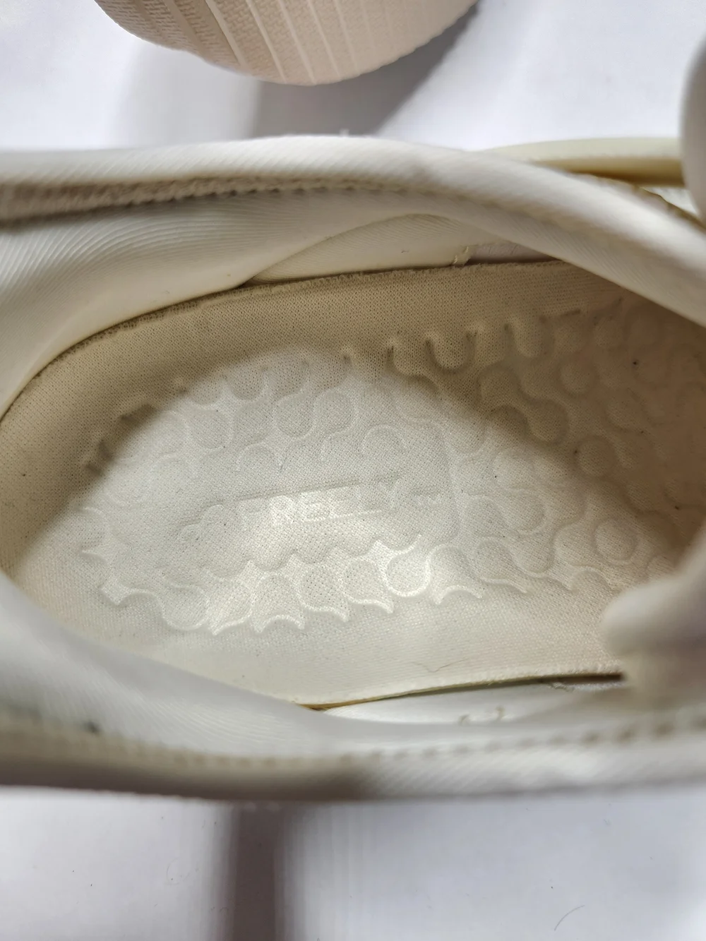 Freely Size 6.5 Women’s Neutral Knit Athletic Sneakers in Cream - Picture 2 of 5